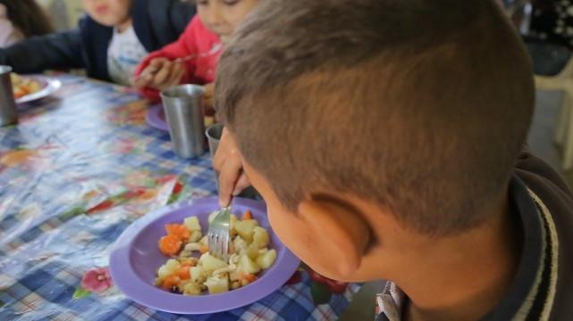 Funcionaria quebró en llanto al hablar del hambre en los barrios