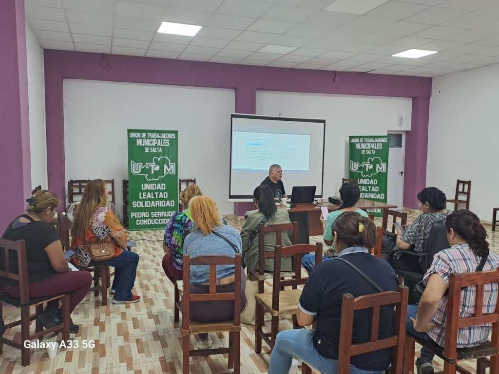 Trabajadores municipales recibieron su certificación de los talleres de capacitación dictados por la UNSa