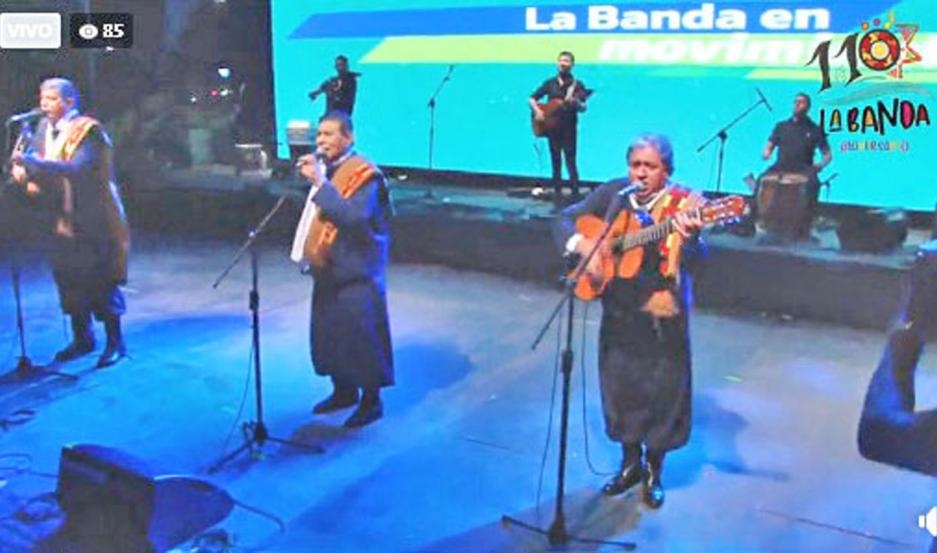 Los Manseros y Los Carabajal hicieron vibrar la noche del 110º aniversario de La Banda