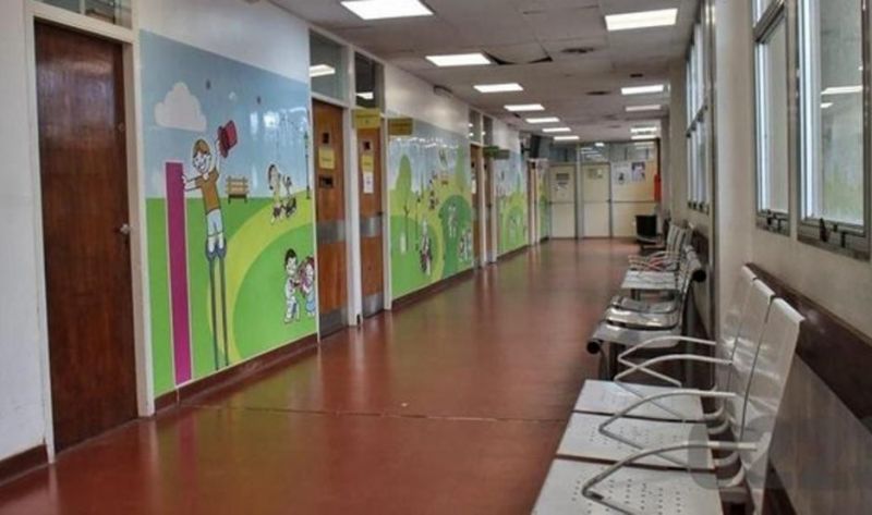 Mató a golpes a su hijastro de 18 meses y dijo que se había "atragantado" con la comida