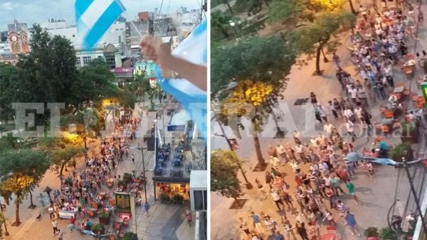 En Santiago, se replica la "Marcha por la Democracia"