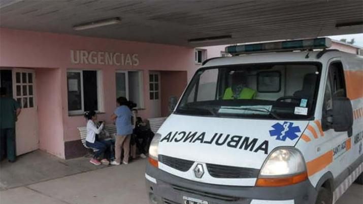 Encuentran a un adolescente apuñalado y desangrándose al costado de la ruta