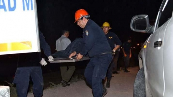 Una mujer murió en un colectivo y el chofer dejó el cuerpo en la ruta