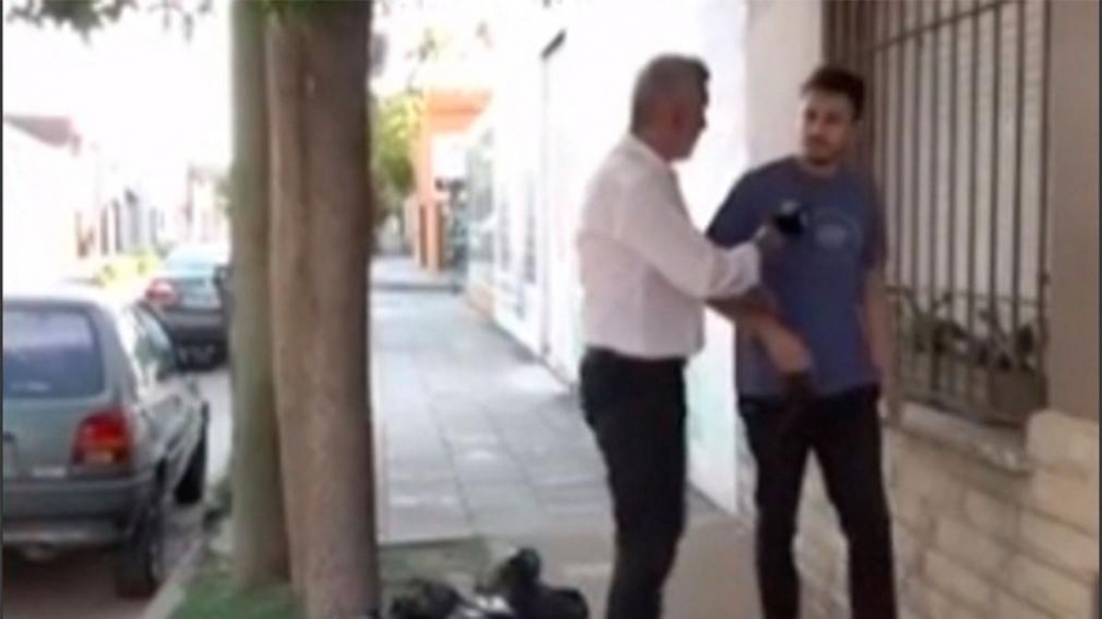 La familia de Máximo Thomsen agredió a un móvil de periodistas luego de la condena