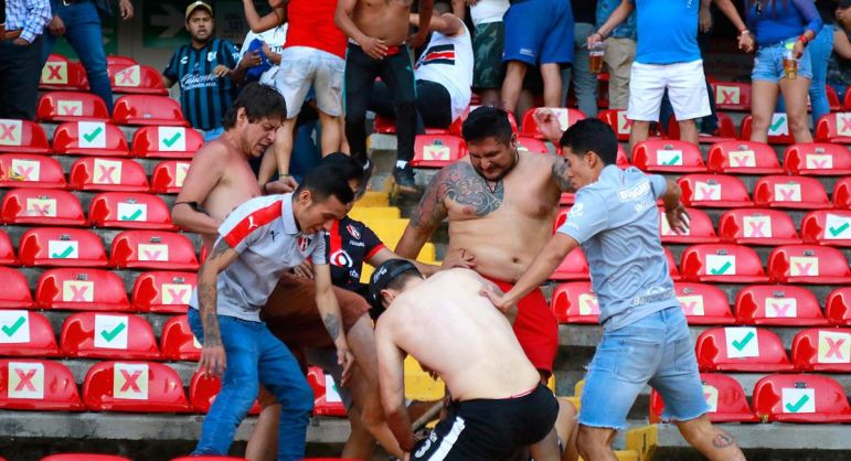 Tragedia en la Liga MX: reportan 22 personas lesionadas tras batalla campal en el Querétaro vs Atlas