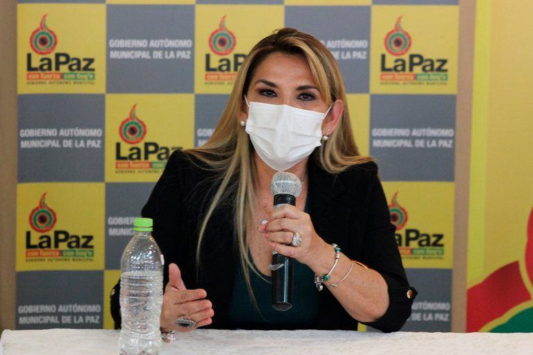 La presidenta de Bolivia, Jeanine Áñez, tiene coronavirus