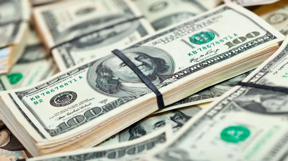 El dólar libre subió a $955 y las cotizaciones bursátiles saltaron hasta 10 por ciento