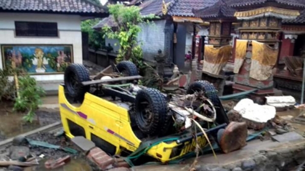 Al menos 223 muertos tras un tsunami en Indonesia