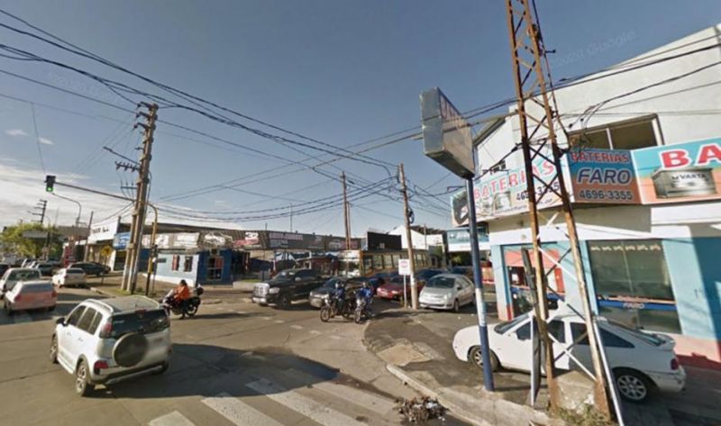 Quiso hacerle una broma a su hermano policía, le abrió la puerta del auto y fue asesinado a balazos