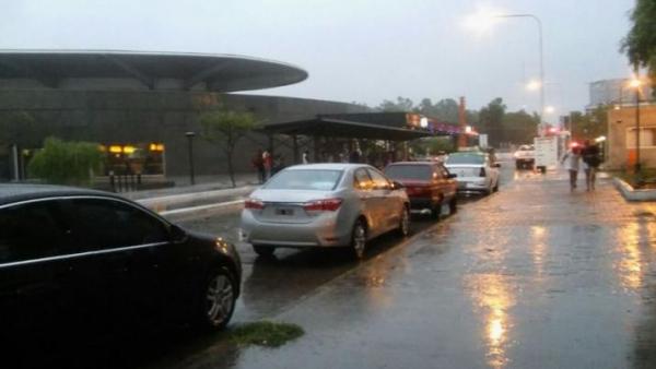 Anticipan lluvias y rige alerta meteorológico
