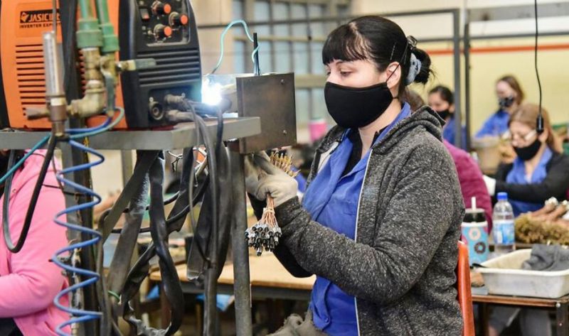 La industria pyme creció 14,2% anual en octubre y alcanzó el 71,3% de capacidad instalada
