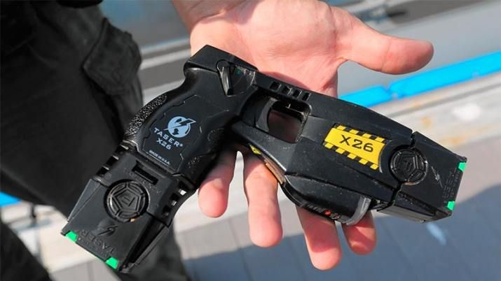 El uso de las pistolas Taser, divide a los funcionarios de Seguridad