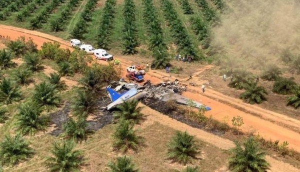 Cayó avión en Colombia: 14 muertos