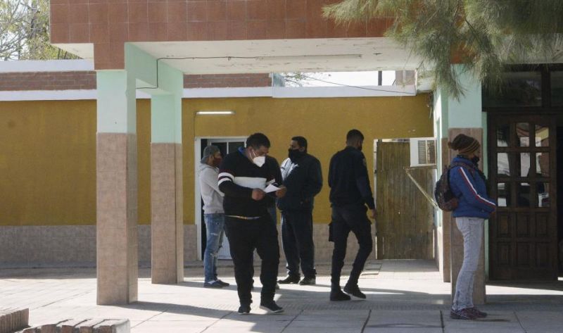 Un pastor evangélico agredió y fracturó a una mujer, cuando peleaba por impedir que vean a su nieto