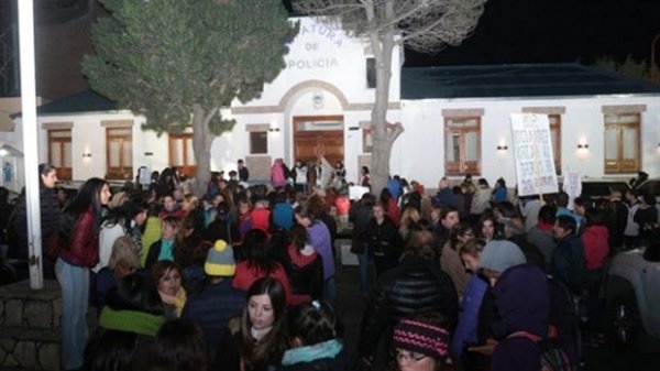 Por el conflicto con los docentes, Alicia Kirchner no puede salir de la Casa de Gobierno