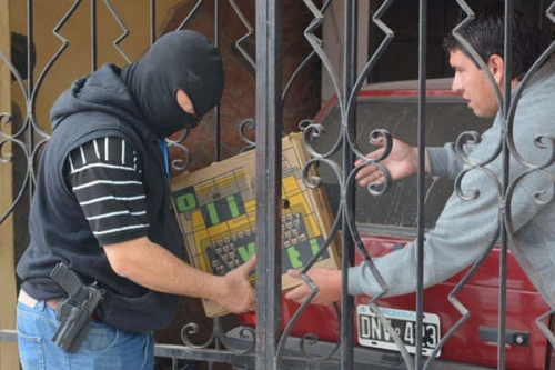 Tras una alerta de EE.UU., secuestran computadoras en La Banda y Añatuya por posibles casos de pedofilia