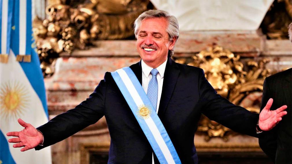 A días de retirarse y por DNU el Gobierno amplió el Presupuesto y aumentó el déficit