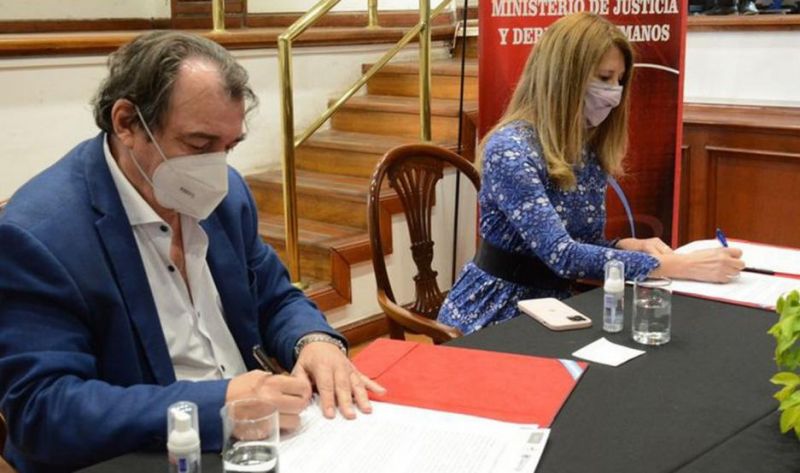 Ministerios de Desarrollo Social y Justicia firmaron acuerdos de capacitación laboral de RR HH