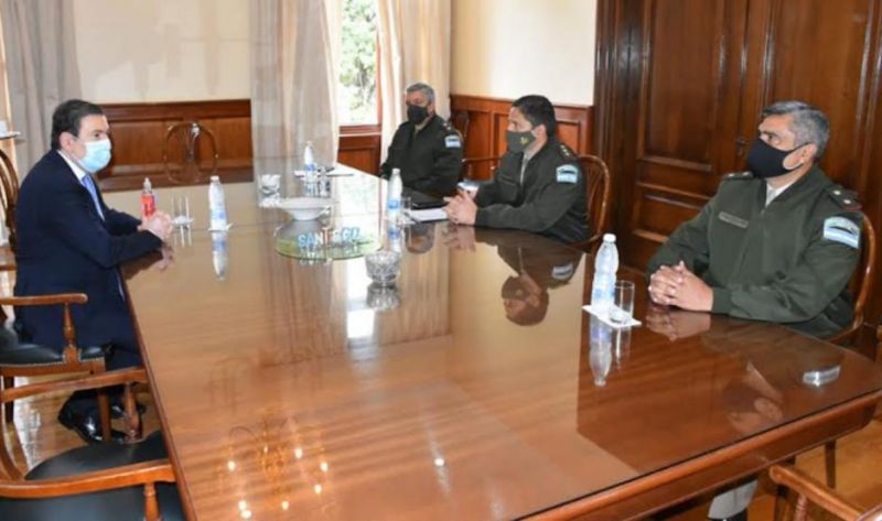 Visita protocolar de autoridades de Gendarmería Nacional al gobernador