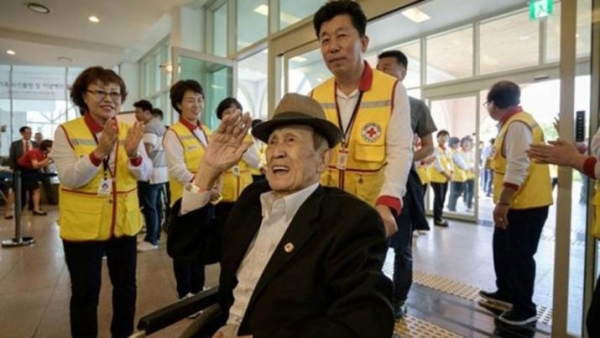 Decenas de surcoreanos viajaron a Corea del Norte para reunirse con sus familiares