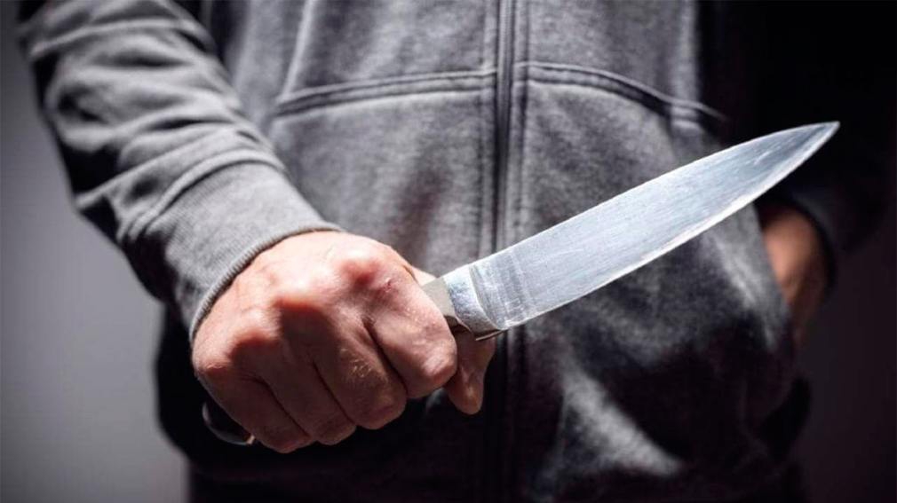 Dejó dormir en su casa a un hombre en situación de calle que luego la apuñaló