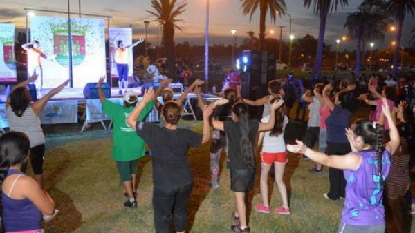 GRAN DESPLIEGUE Lanzaron "Santiago te ve con la juventud" en el parque Aguirre