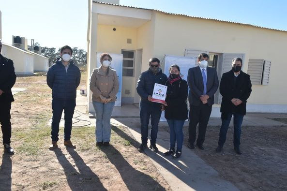 El IPVU entregó 40 viviendas en Bandera