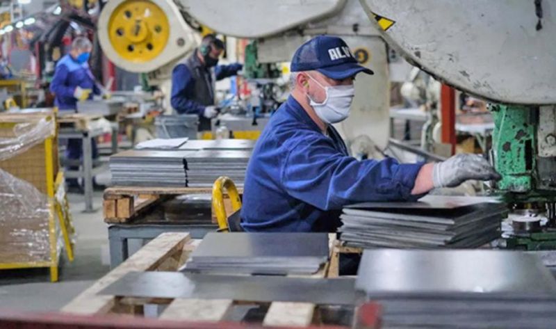 Prorrogan prohibición de despidos por 90 días y doble indemnización, con tope, hasta fin de año