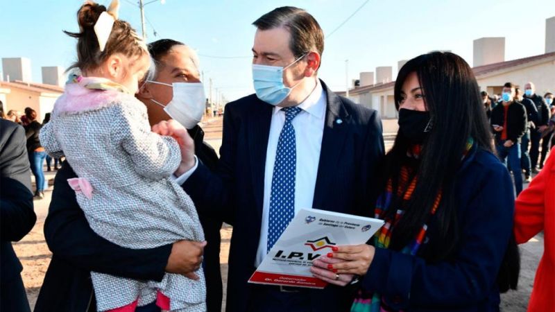 Zamora entregó más de 400 viviendas en el barrio Villa del Carmen