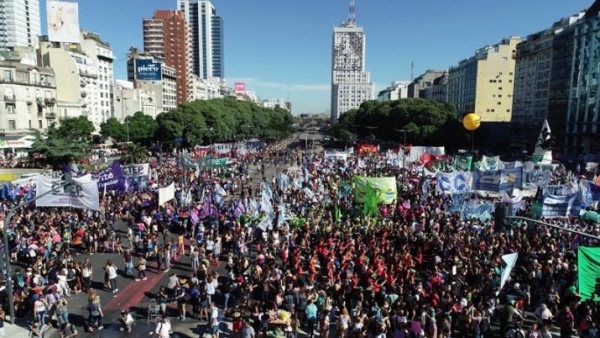 En vivo: comenzó la movilización por el Día Internacional de la Mujer