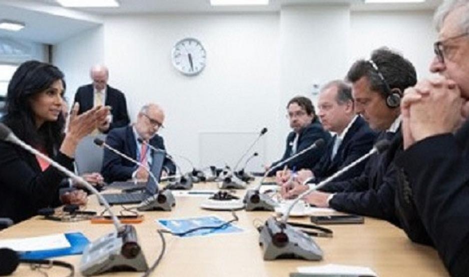 Varios analistas alertan por efectos demoledores en la economía si no hay desembolsos del FMI
