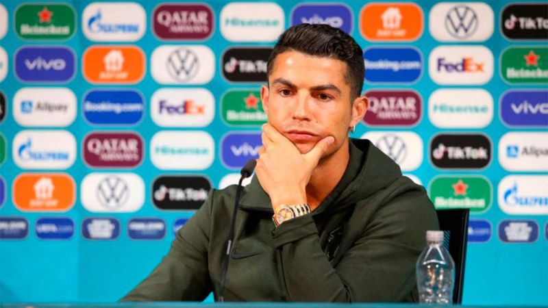 El gesto de Cristiano Ronaldo que golpeó las acciones de Coca Cola