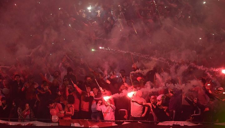 Dura sanción de la Conmebol a River por las bengalas en el Superclásico