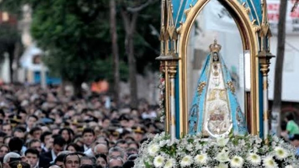 Miles de santiagueños rinden honor a la Virgen del Valle en Catamarca