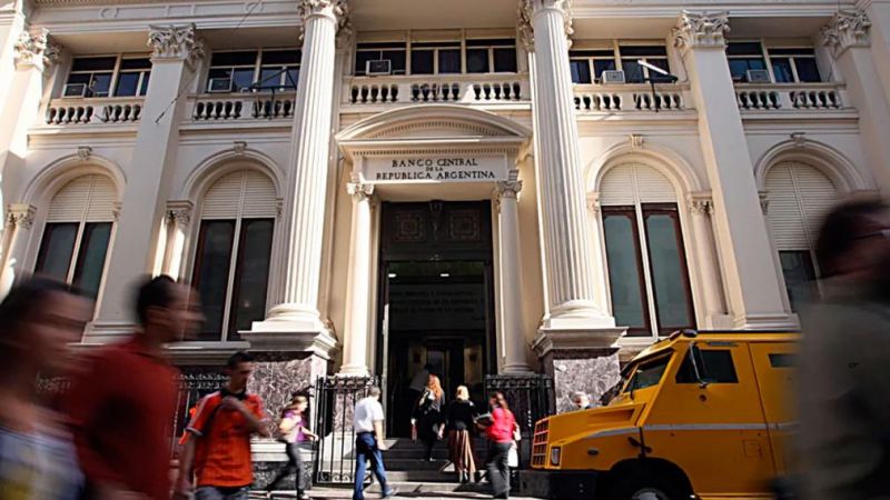 El Banco Central vendió otros US$ 64 millones y ya perdió más de 2100 millones en 28 ruedas