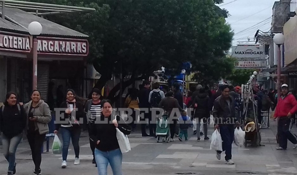 Escasa adhesión al paro nacional: la actividad es normal en Santiago