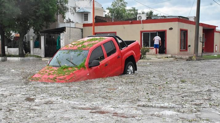 Fuerte temporal en La Pampa: se evacuaron a más de 100 familias y hay barrios anegados