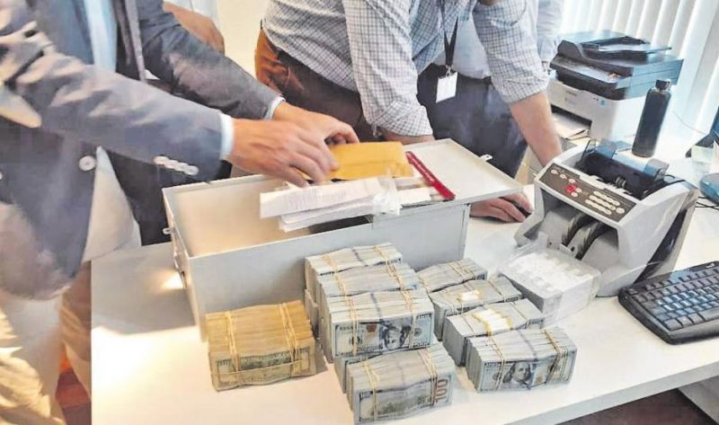 Tenía antecedentes por una causa de drogas y lo descubren con U$S 100.000 en su camioneta