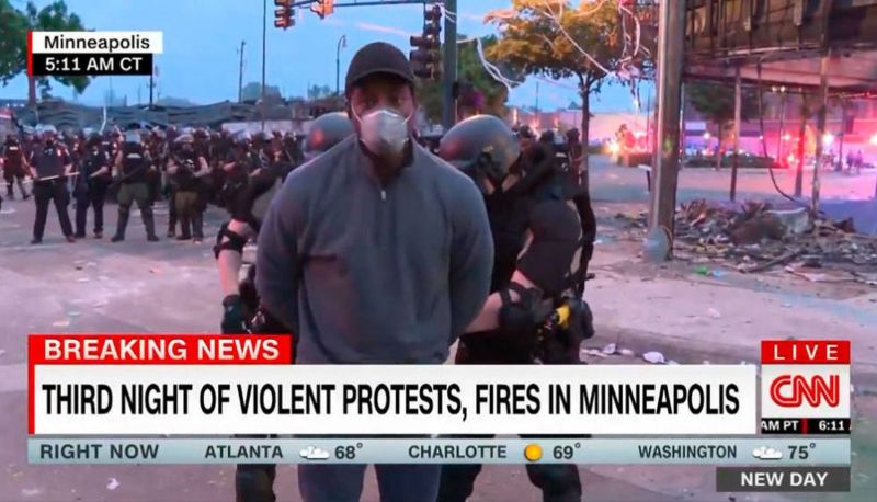 Escándalo en EEUU: Detienen a un periodista de la CNN en plena cobertura