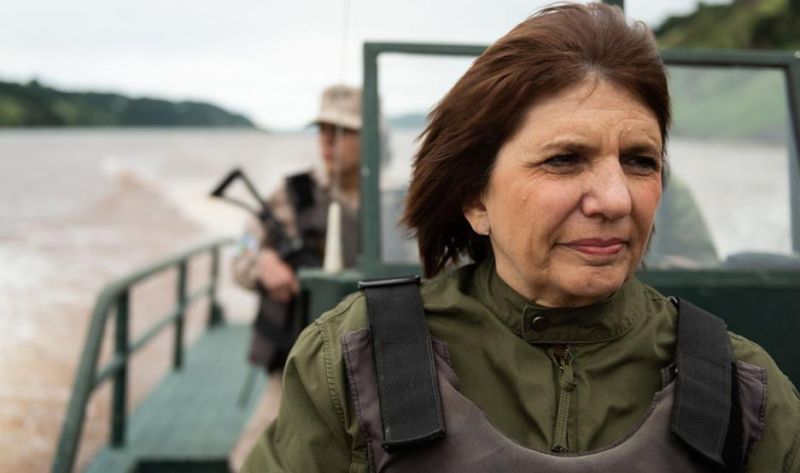 “Volvieron los bolsos”, la frase de Bullrich tras la detención de una mujer boliviana con U$S 100 mil