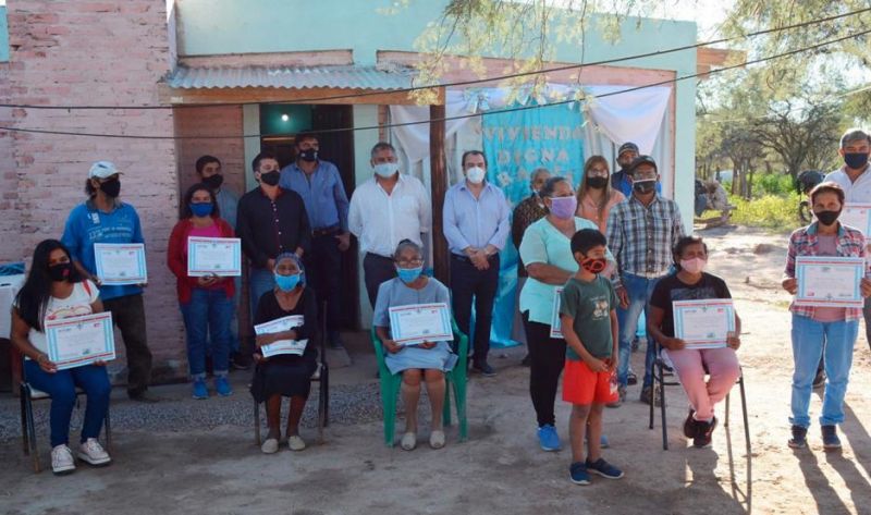 La Provincia entregó viviendas sociales a familias de Figueroa