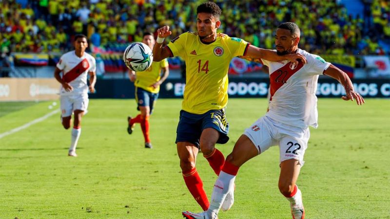 El Perú de Gareca amargó sobre el final a Colombia y se metió en zona de clasificación