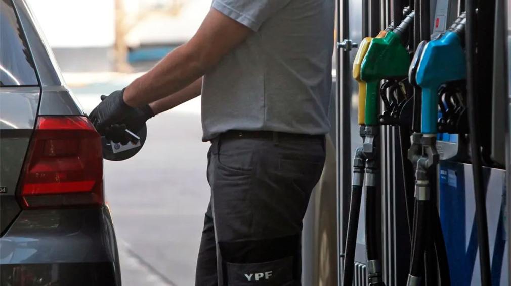 YPF aumentó un 4,6% los precios de sus combustibles y el litro de súper llegó a los $934 en Santiago del Estero