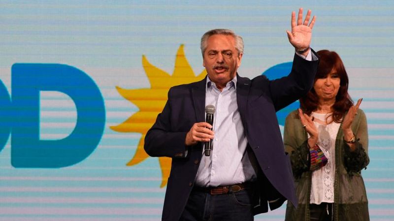 Alberto Fernández le toma juramento a los nuevos ministros y se lanza a la campaña
