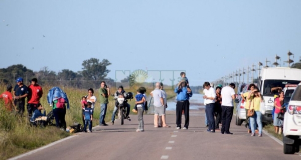 La lancha que unió dos pueblos y su gente