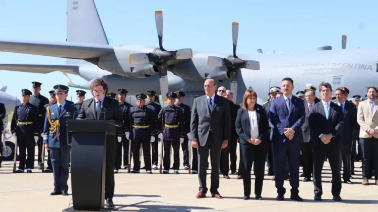 Estados Unidos le donó a la Argentina un avión de transporte Hércules