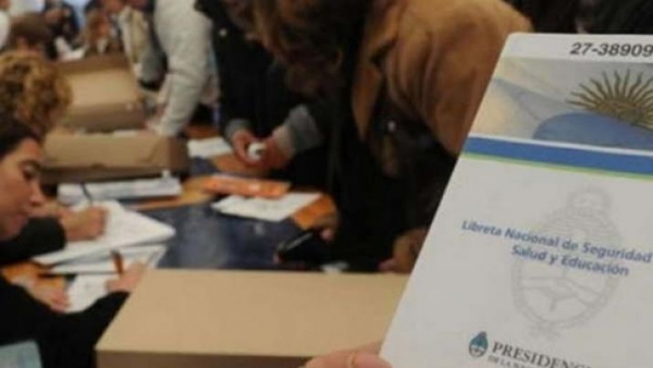 Prorrogan el plazo para presentar la libreta de AUH del 2017 hasta el último día hábil del mes de abril