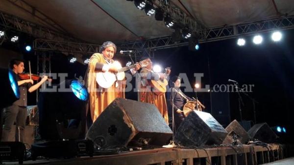 Reaparecieron Los Manseros Santiagueños en el festival de Selva