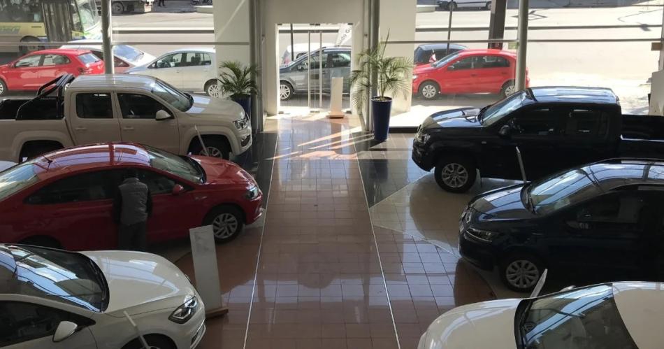 Los autos subieron más del 40% en dos semanas y golpean a la clase media