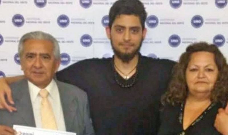 "Sus padres no viven, ellos solo respiran, los dos murieron junto con él dentro del Banco Nación"